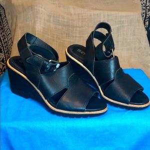 GUC Sorel black shoes